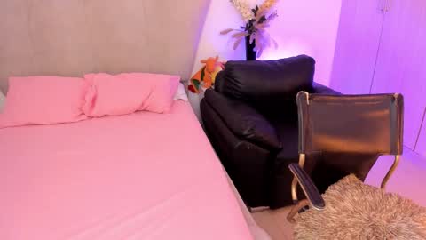 natalia  -  online show from November 8, 2025, 4:34 am