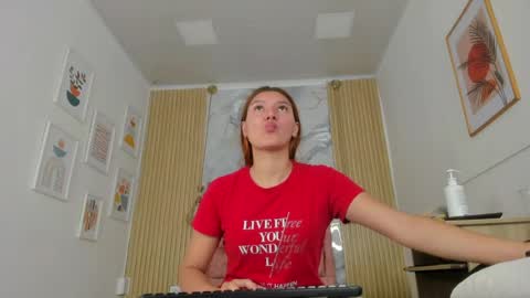 Snapshot of rachellesc chatting on June 12, 2026, 12:15 pm rachellesc online show from June 12, 2026, 12:15 pm