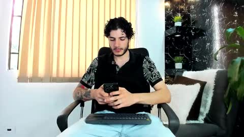 R A F A E L online show from November 8, 2025, 9:02 pm