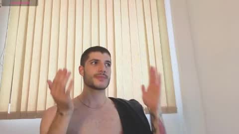 Snapshot of rafael_mendez chatting on June 2, 2026, 8:33 pm R A F A E L online show from June 2, 2026, 8:33 pm