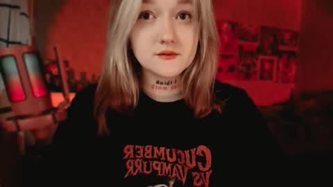 Snapshot of raiingurl chatting on December 19, 2025, 10:55 am Kate online show from December 19, 2025, 10:55 am