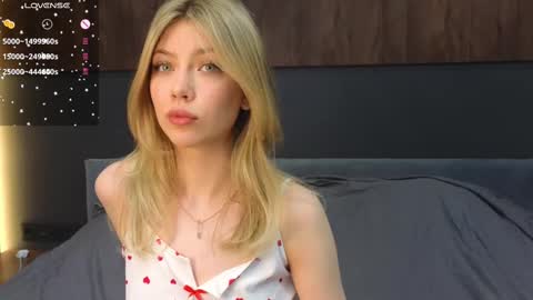 Snapshot of rainauge chatting on February 15, 2025, 8:33 pm Lisa online show from February 15, 2025, 8:33 pm