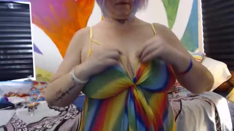 RainbowNLucky online show from November 12, 2025, 6:41 pm