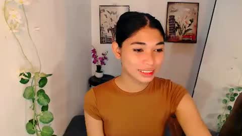 raindrizzle1706 online show from December 16, 2025, 7:35 am