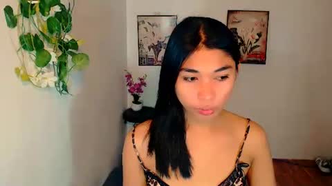 raindrizzle1706 online show from December 20, 2025, 11:17 am