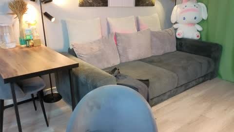 rainevi online show from April 4, 2026, 11:29 am