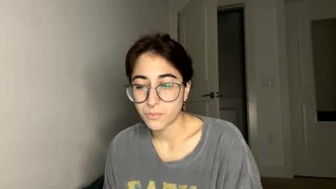 Snapshot of raiyvyn chatting on December 7, 2024, 3:04 am Ray Ray online show from December 7, 2024, 3:04 am