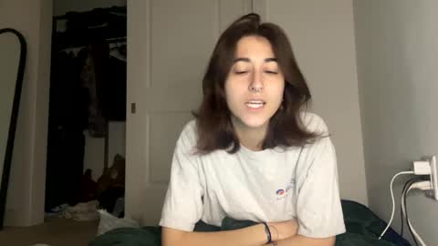 Snapshot of raiyvyn chatting on December 11, 2024, 3:35 am Ray Ray online show from December 11, 2024, 3:35 am