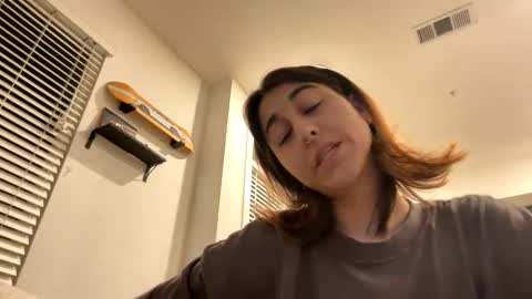 Snapshot of raiyvyn chatting on December 21, 2024, 6:19 am Ray Ray online show from December 21, 2024, 6:19 am