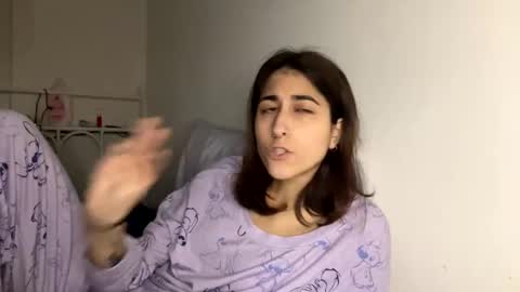 Snapshot of raiyvyn chatting on January 3, 2025, 6:44 am Ray Ray online show from January 3, 2025, 6:44 am