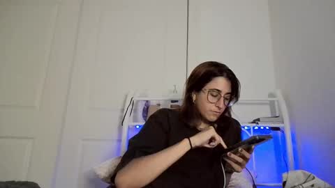 Snapshot of raiyvyn chatting on September 16, 2025, 4:35 am Ray Ray online show from September 16, 2025, 4:35 am