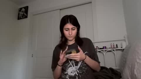 Snapshot of raiyvyn chatting on January 14, 2026, 10:03 pm Ray Ray online show from January 14, 2026, 10:03 pm