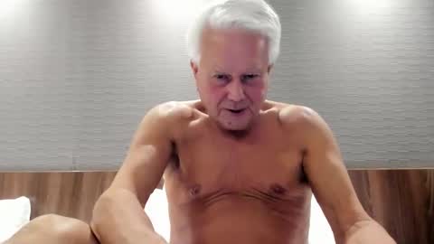 Snapshot of randythompson48 chatting on March 6, 2025, 8:05 pm Silver Stallion TwitterRandyth53496071 and ladyenglishxxx online show from March 6, 2025, 8:05 pm