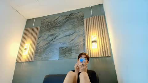Snapshot of raphael_nyon1 chatting on May 12, 2026, 12:35 pm raphael_nyon1 online show from May 12, 2026, 12:35 pm
