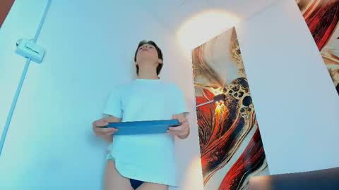 Snapshot of raphael_nyon1 chatting on May 15, 2026, 4:30 am raphael_nyon1 online show from May 15, 2026, 4:30 am