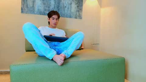 Snapshot of raphael_nyon1 chatting on May 15, 2026, 4:36 pm raphael_nyon1 online show from May 15, 2026, 4:36 pm
