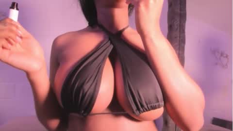 Raquel online show from November 14, 2025, 9:13 pm