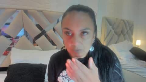 Raquel Moore  online show from February 10, 2025, 6:53 am
