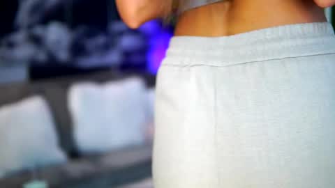 Raquelle online show from October 10, 2025, 8:57 am