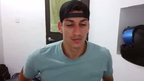 Snapshot of raul240335 chatting on May 2, 2026, 9:09 pm Raul online show from May 2, 2026, 9:09 pm