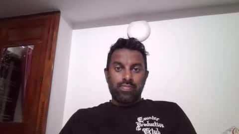 raul2k2 online show from November 11, 2025, 2:06 pm