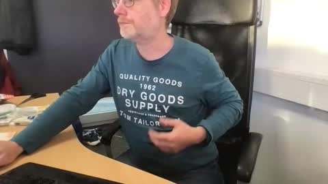 Raunchy me online show from November 17, 2025, 2:45 pm