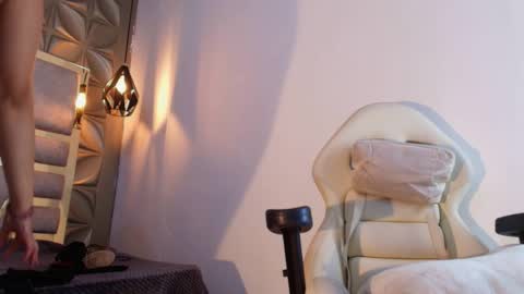   online show from September 26, 2025, 11:03 am