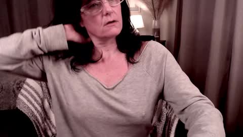 Snapshot of raven_feathers chatting on December 23, 2024, 2:13 am Roxanneredlight59 online show from December 23, 2024, 2:13 am