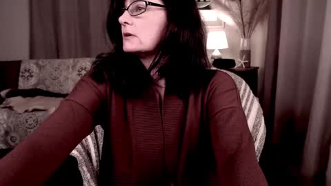 Snapshot of raven_feathers chatting on December 31, 2024, 12:54 am Roxanneredlight59 online show from December 31, 2024, 12:54 am