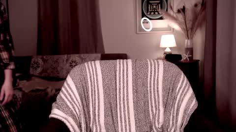 Snapshot of raven_feathers chatting on January 1, 2025, 12:32 am Roxanneredlight59 online show from January 1, 2025, 12:32 am