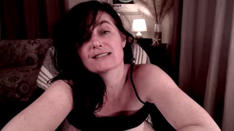 Snapshot of raven_feathers chatting on January 26, 2025, 11:18 pm Roxanneredlight59 online show from January 26, 2025, 11:18 pm