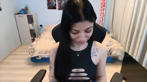 raven_haired_goddess online show from April 15, 2026, 6:42 am