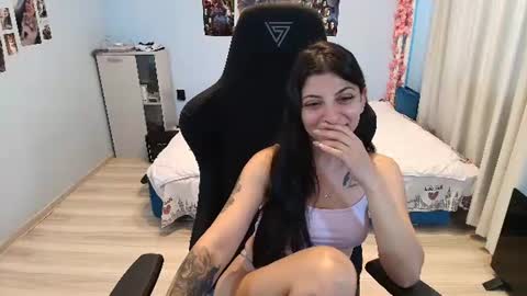 Snapshot of raven_haired_goddess chatting on July 24, 2026, 7:50 am raven_haired_goddess online show from July 24, 2026, 7:50 am