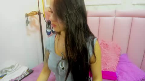 raven_loove online show from April 17, 2026, 8:34 pm