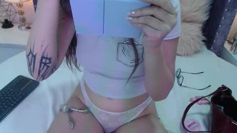 raven_love_ online show from September 22, 2025, 7:38 pm