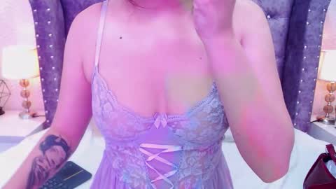 raven_love_ online show from October 8, 2025, 8:06 pm