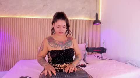 Snapshot of raven_noctis_ chatting on February 18, 2026, 3:19 pm Raven online show from February 18, 2026, 3:19 pm