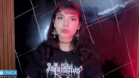 raven_rox_ online show from November 20, 2025, 4:01 am