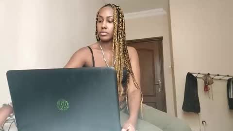ravenbby online show from May 18, 2026, 2:12 pm