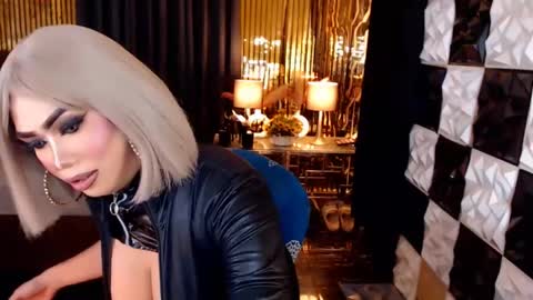 ravenmystiquex online show from April 29, 2026, 2:37 am