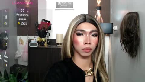 ravennaxx online show from February 17, 2025, 6:15 pm