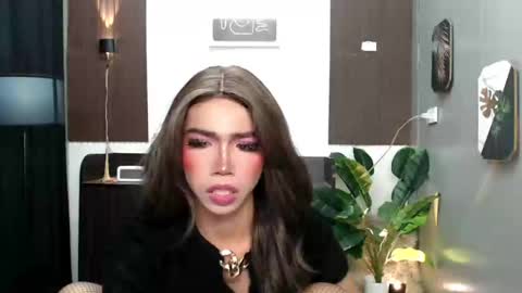 ravennaxx online show from February 22, 2025, 4:40 pm