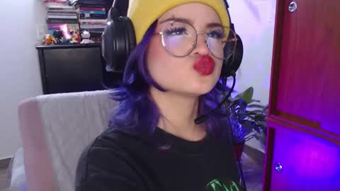 Snapshot of raventh_ chatting on September 18, 2025, 3:58 pm raventh_ online show from September 18, 2025, 3:58 pm