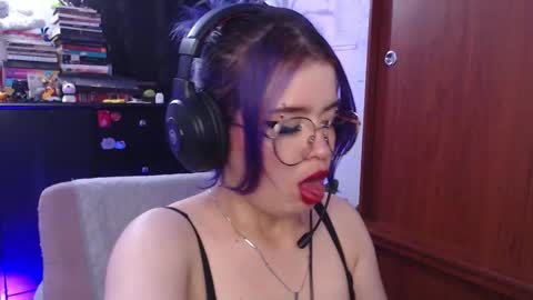 Snapshot of raventh_ chatting on September 22, 2025, 9:50 pm raventh_ online show from September 22, 2025, 9:50 pm