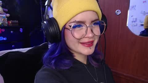 Snapshot of raventh_ chatting on October 5, 2025, 5:06 am raventh_ online show from October 5, 2025, 5:06 am