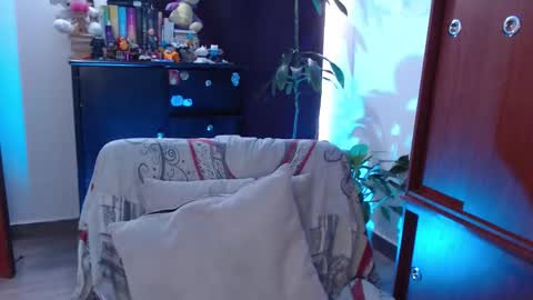 Snapshot of raventh_ chatting on October 20, 2025, 3:01 pm raventh_ online show from October 20, 2025, 3:01 pm