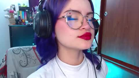 Snapshot of raventh_ chatting on October 22, 2025, 11:43 am raventh_ online show from October 22, 2025, 11:43 am