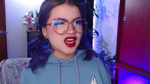 Snapshot of raventh_ chatting on October 25, 2025, 11:07 am raventh_ online show from October 25, 2025, 11:07 am