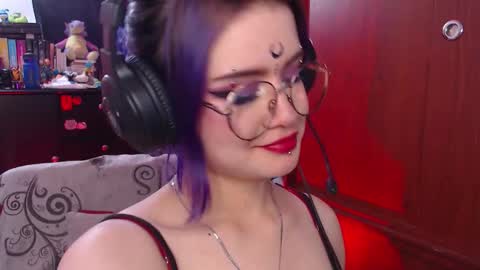 Snapshot of raventh_ chatting on October 28, 2025, 2:42 pm raventh_ online show from October 28, 2025, 2:42 pm