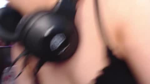 Snapshot of raventh_ chatting on October 29, 2025, 11:01 am raventh_ online show from October 29, 2025, 11:01 am